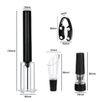 Coupe-capsule-en-action-pour-retirer-la-capsule-dune-bouteille-de-vin