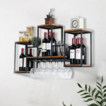 Étagère murale à vin en métal et bois avec verres suspendus