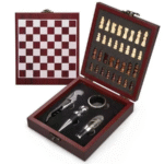 Coffret ouvre-bouteille et échiquier en bois acajou élégant