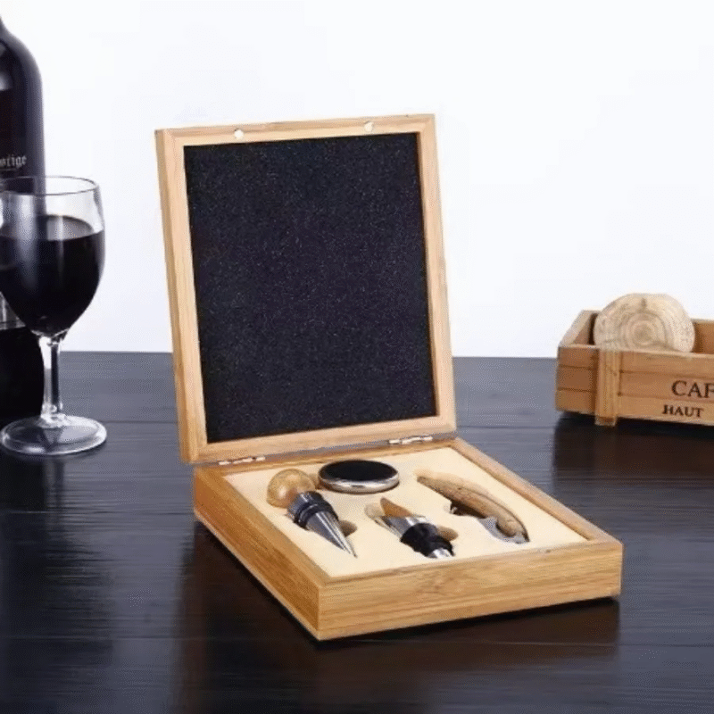 Coffret sommelier bois clair avec jeu d’échecs intégré