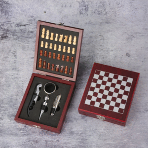 Coffret ouvre-bouteille et échiquier en bois acajou élégant
