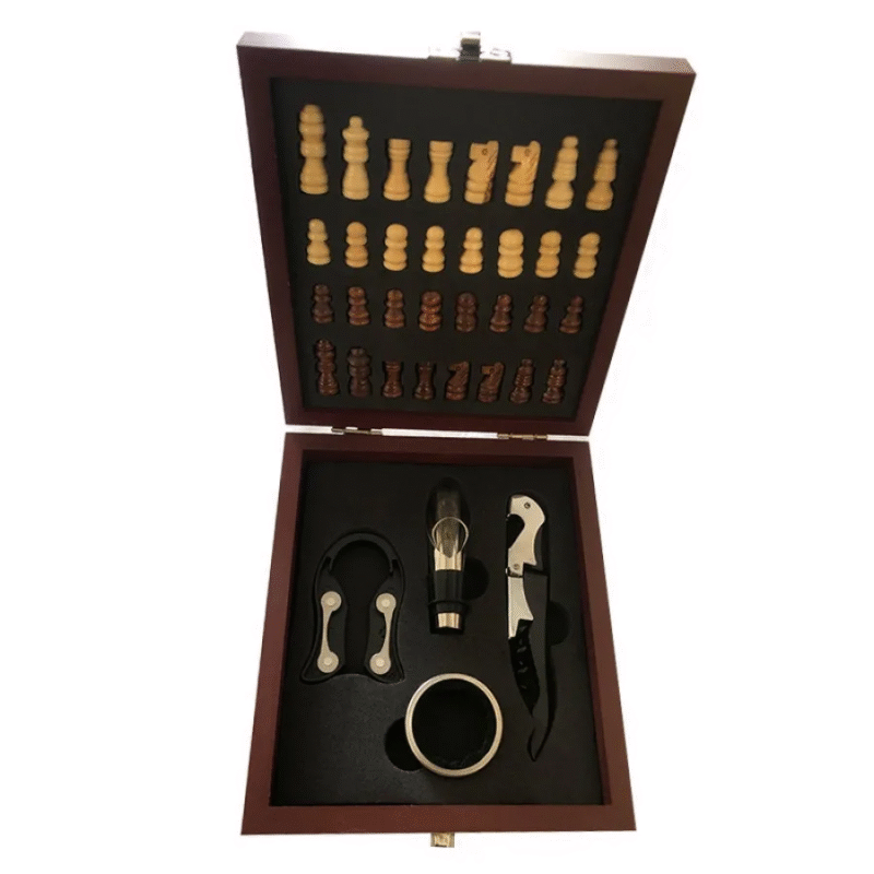 Coffret sommelier noir mat avec accessoires et jeu d’échecs