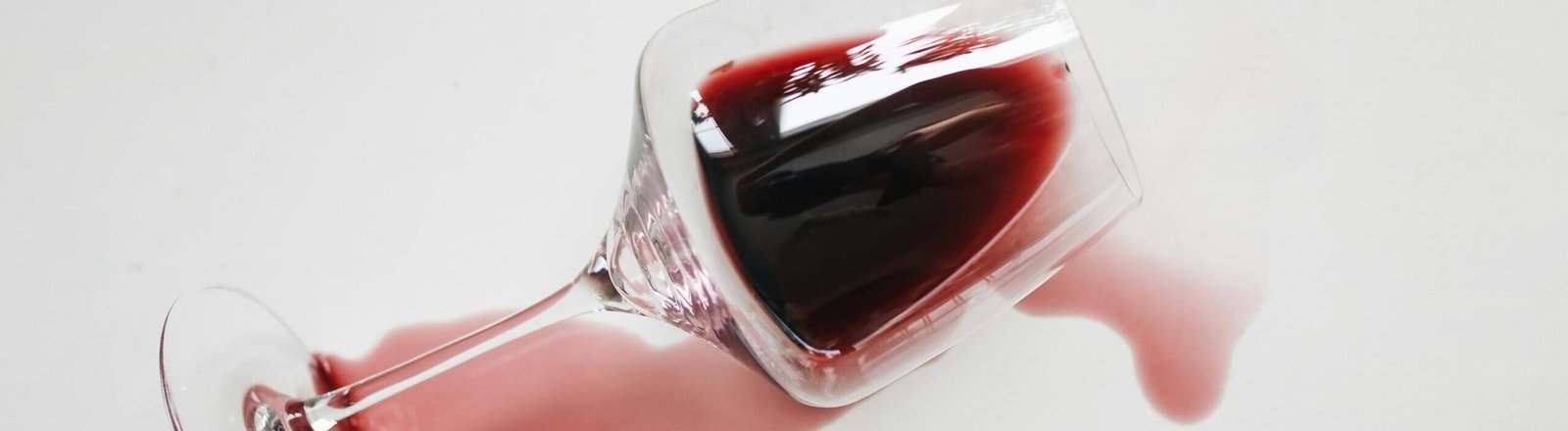 tâche de vin rouge
