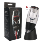 Aérateur à vin portable pose sur sa base noire