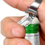 décapsuleur bague en utilisation