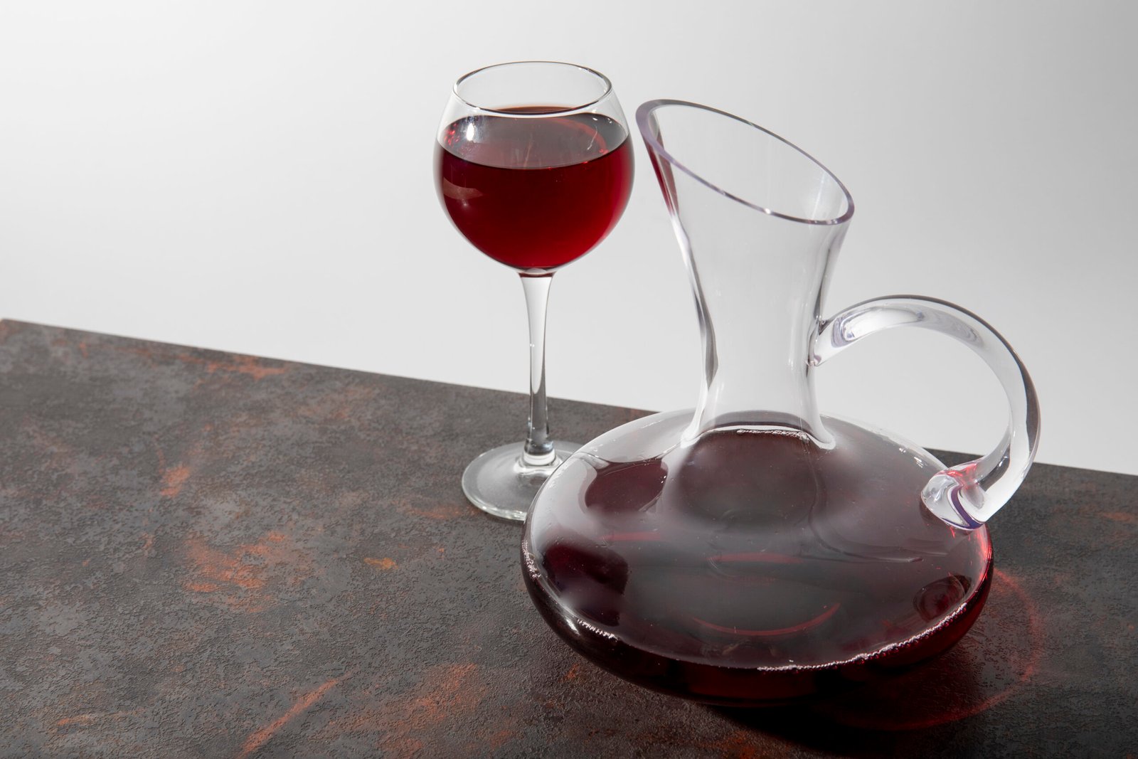 Comment nettoyer une carafe à vin ?