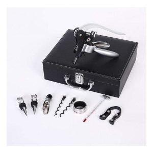 Un coffret en cuir et ses accessoires du vin